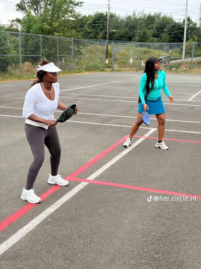 Her Circle NL — Pickleball in action